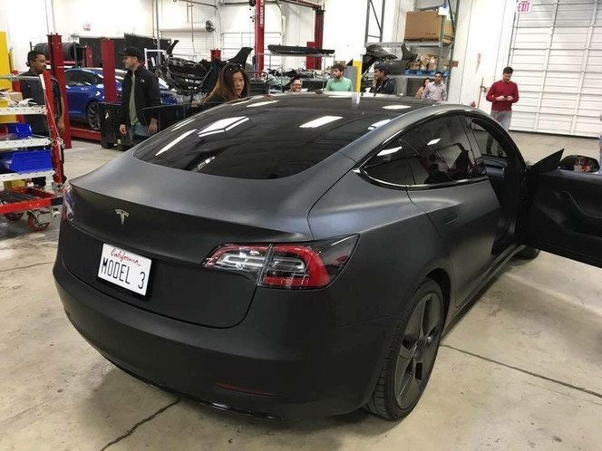Tesla Model 3 noir mat 02