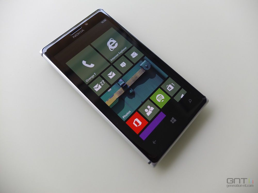 Nokia Lumia 925 face 02