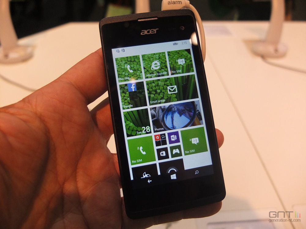 TechRadar on Liquid M220 hands | Acer review