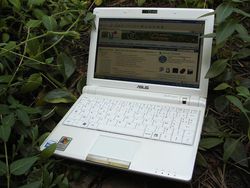 Asus Eee PC 900 23