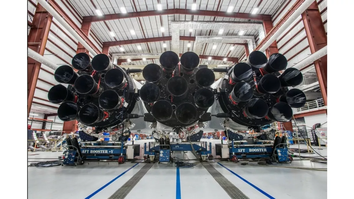 Falcon Heavy Le G Ant De Spacex Aux Moteurs Se Pr Pare Pour Une