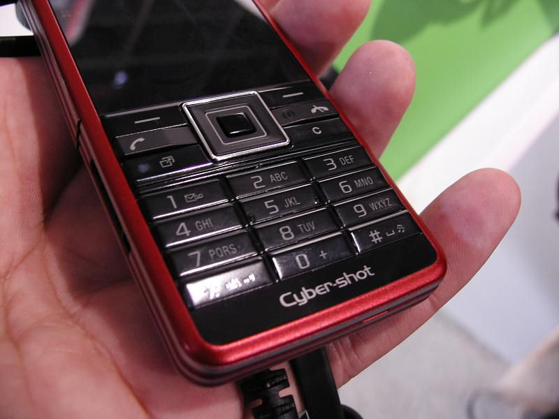 MWC 2008 Sony Ericsson C902 02