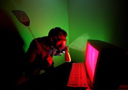 Article n° 103 - Comment utiliser toutes les fonctionnalités de Google - hacker à la cherche d'informations