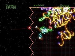 Geometry Wars Galaxies - 4