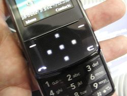MWC 2008 LG KF510 02