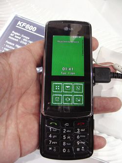 MWC 2008 LG KF600 01