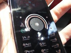 MWC 2008 Motorola Rokr E8 02
