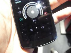 MWC 2008 Motorola Rokr E8 03