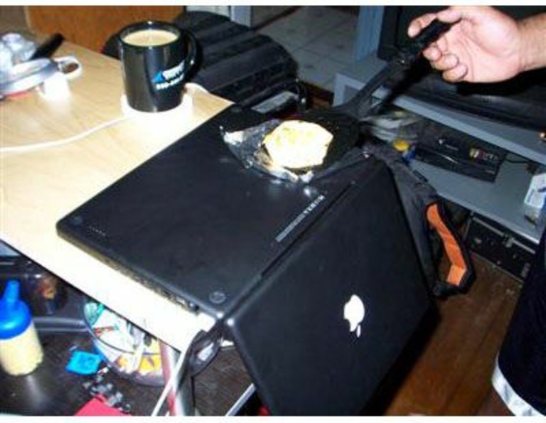 MacBook omelette