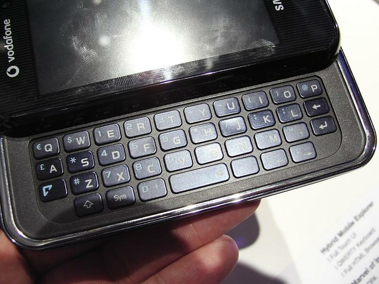 MWC 2008 Samsung F700 03