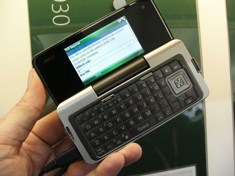 MWC 2008 Asus M930 02