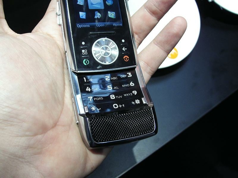 MWC 2008 Motorola Z10 05