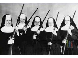 Sisters in arms bonnes soeurs armees small