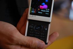 Sony Ericsson Aino 03