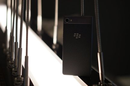 BlackBerry Motion 02