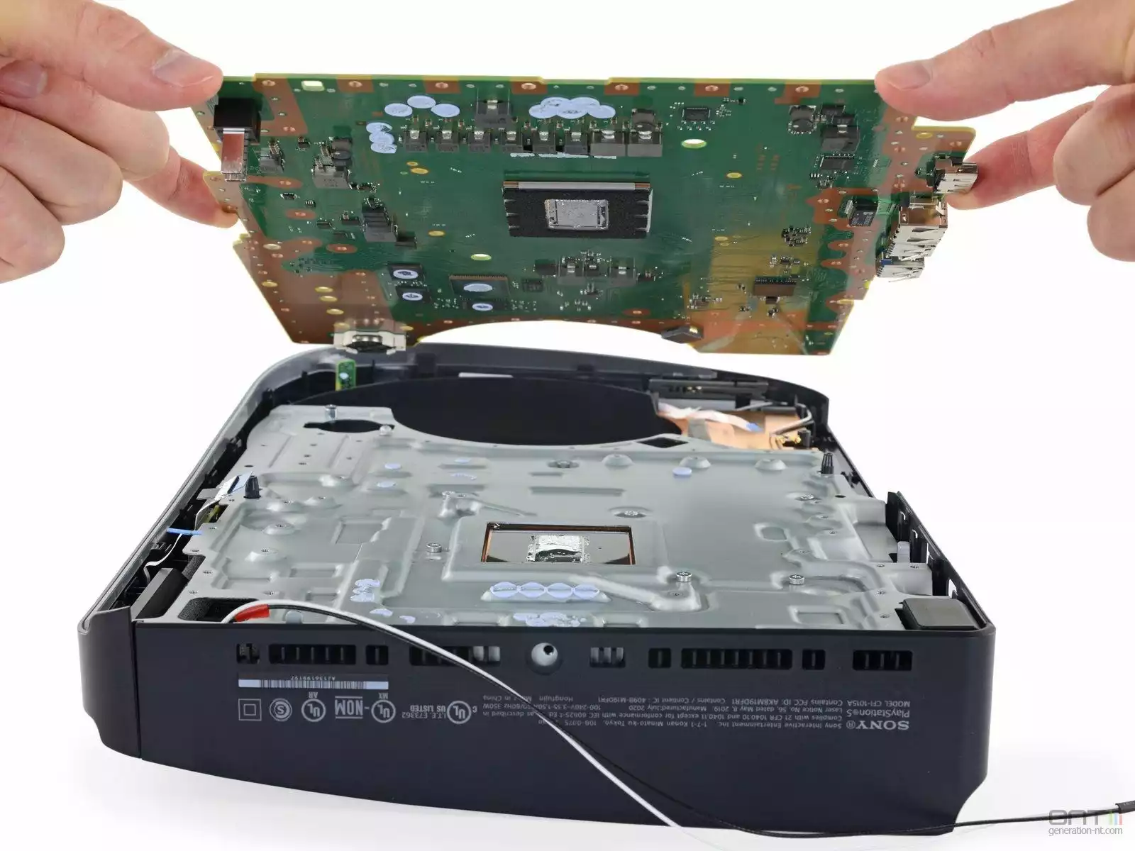 Remplacement du disque dur d'une Playstation 4 - Tutoriel de réparation  iFixit