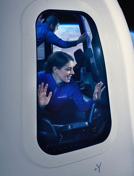 Blue-Origin-capsule-New-Shepard-hublot