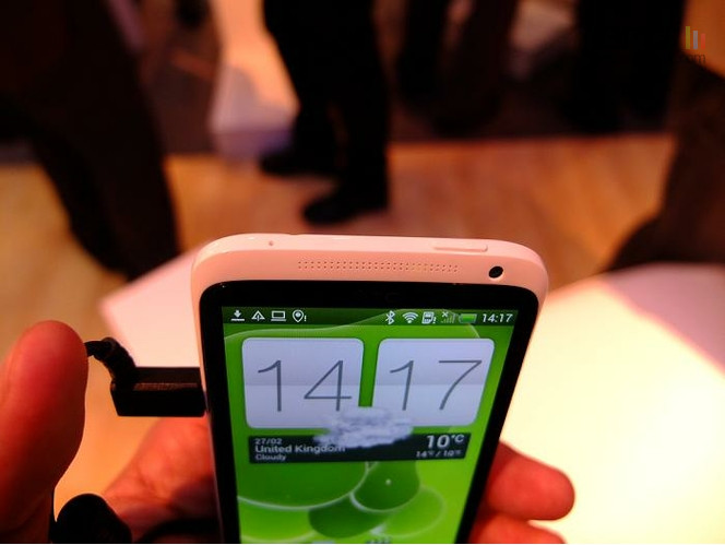 HTC One X 03