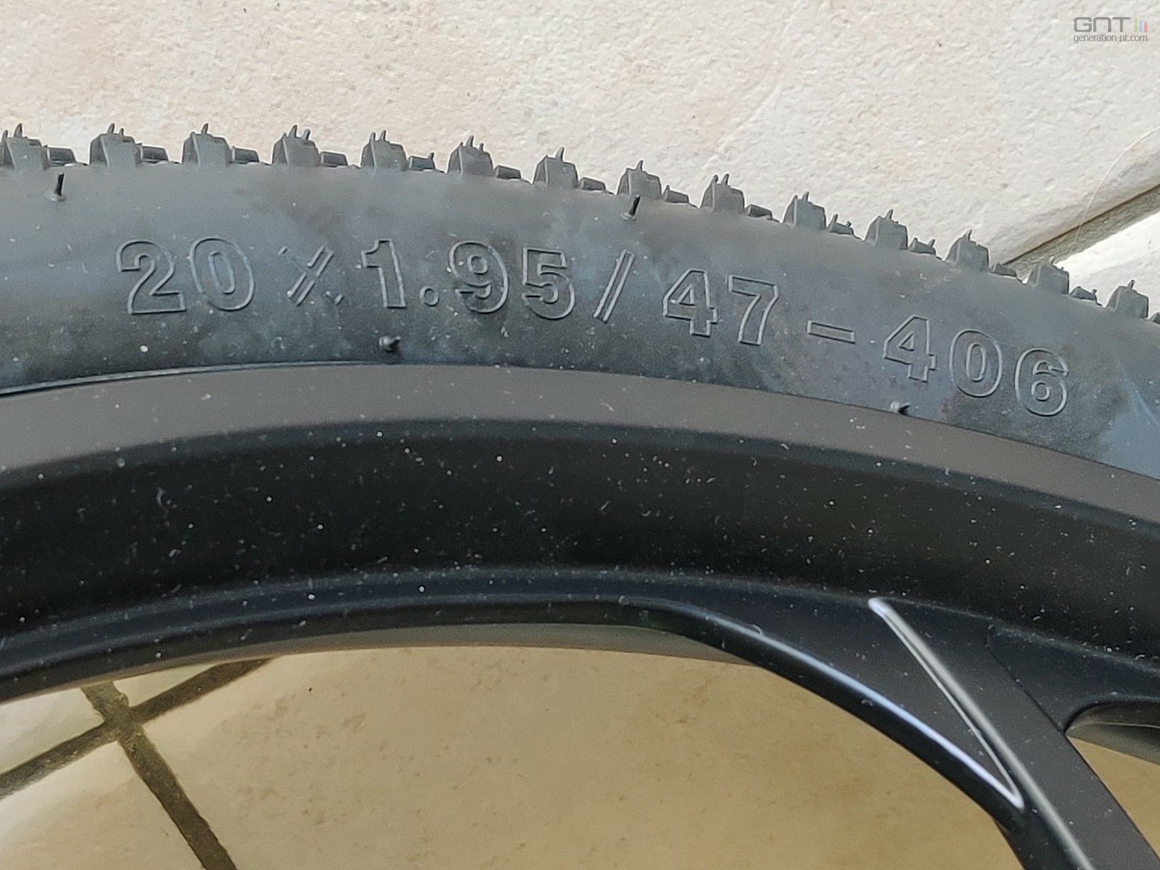 ADO A20 - Vélo caractéristiques pneus