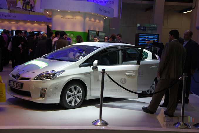 MWC LTE Connected Car 02