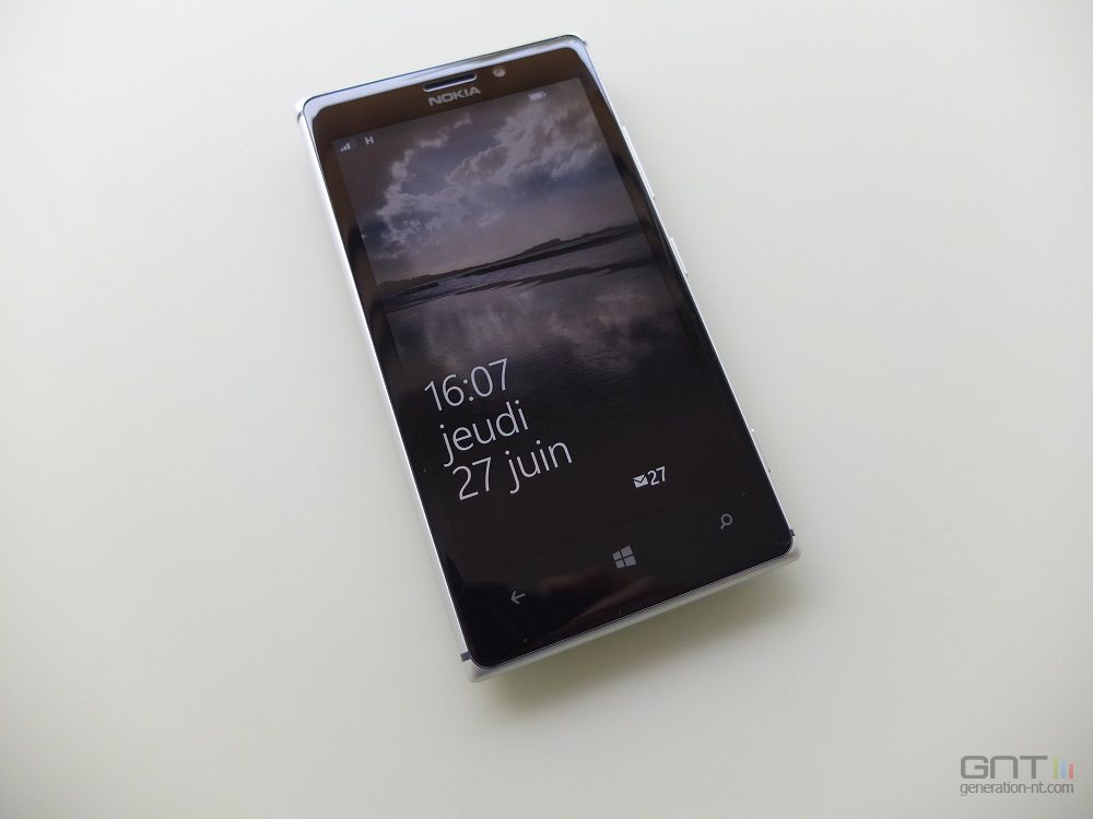 Nokia Lumia 925 face 01