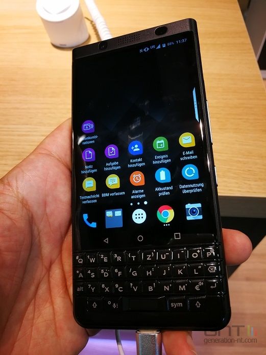 BlackBerry KeyOne Black Edition 01