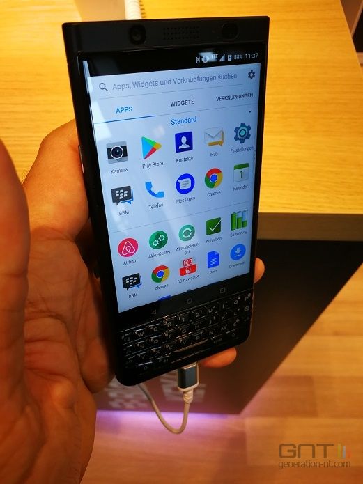 BlackBerry KeyOne Black Edition 02