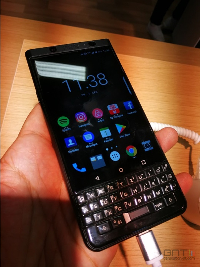 BlackBerry KeyOne Black Edition 03