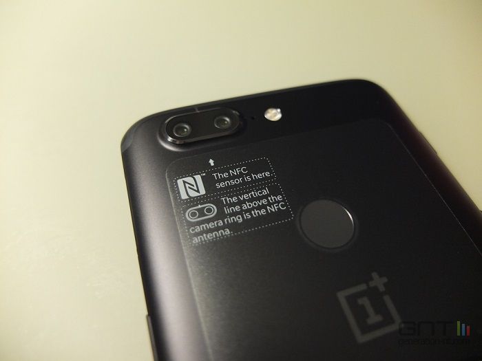 OnePlus 5T detail