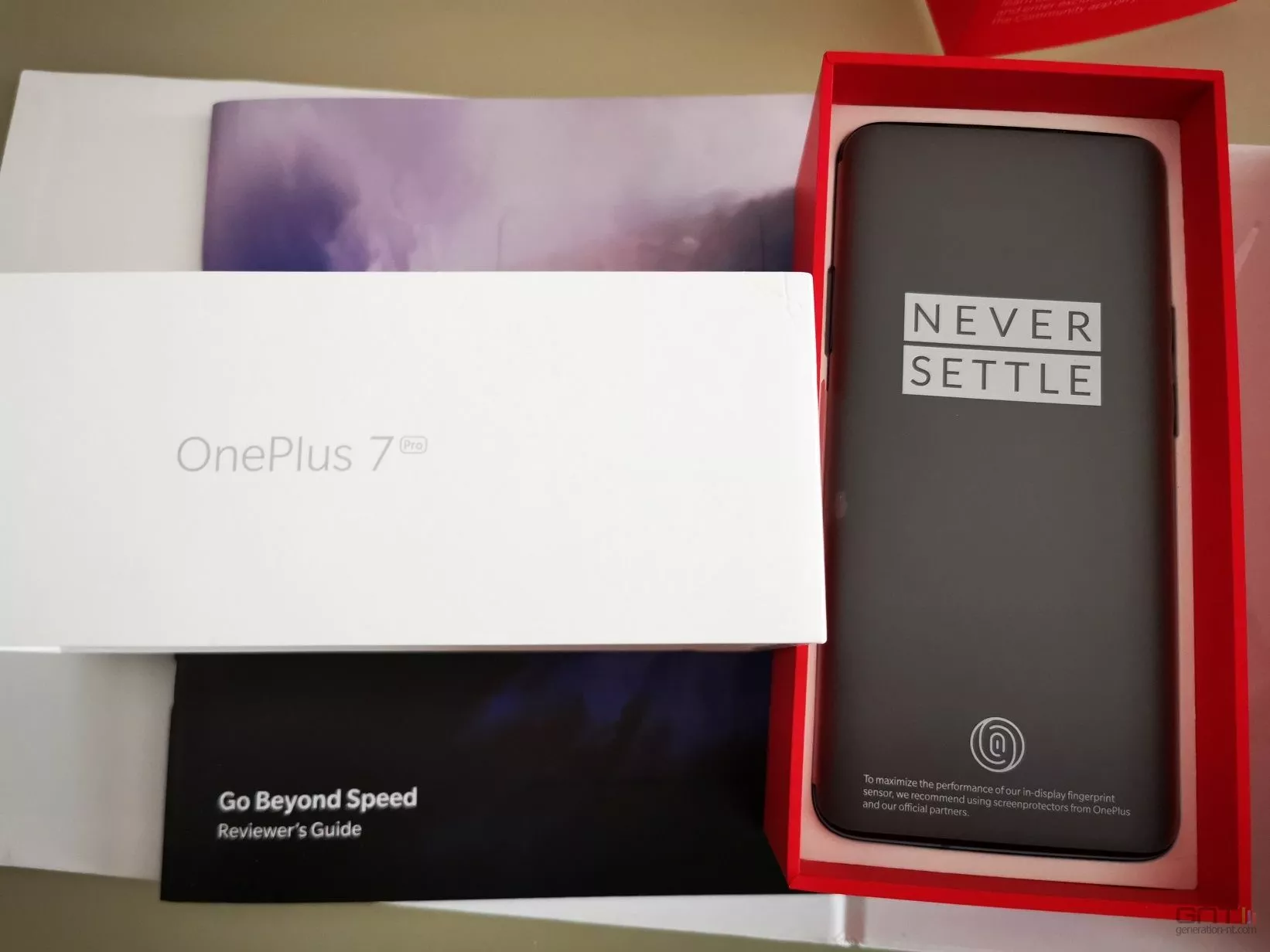 OnePlus 7 Pro packaging 01