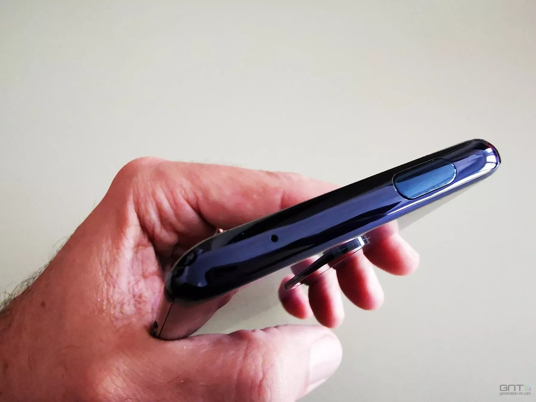 OnePlus 7 Pro camera popup