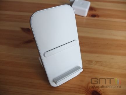 OnePlus 8 Pro chargeur sans fil 01
