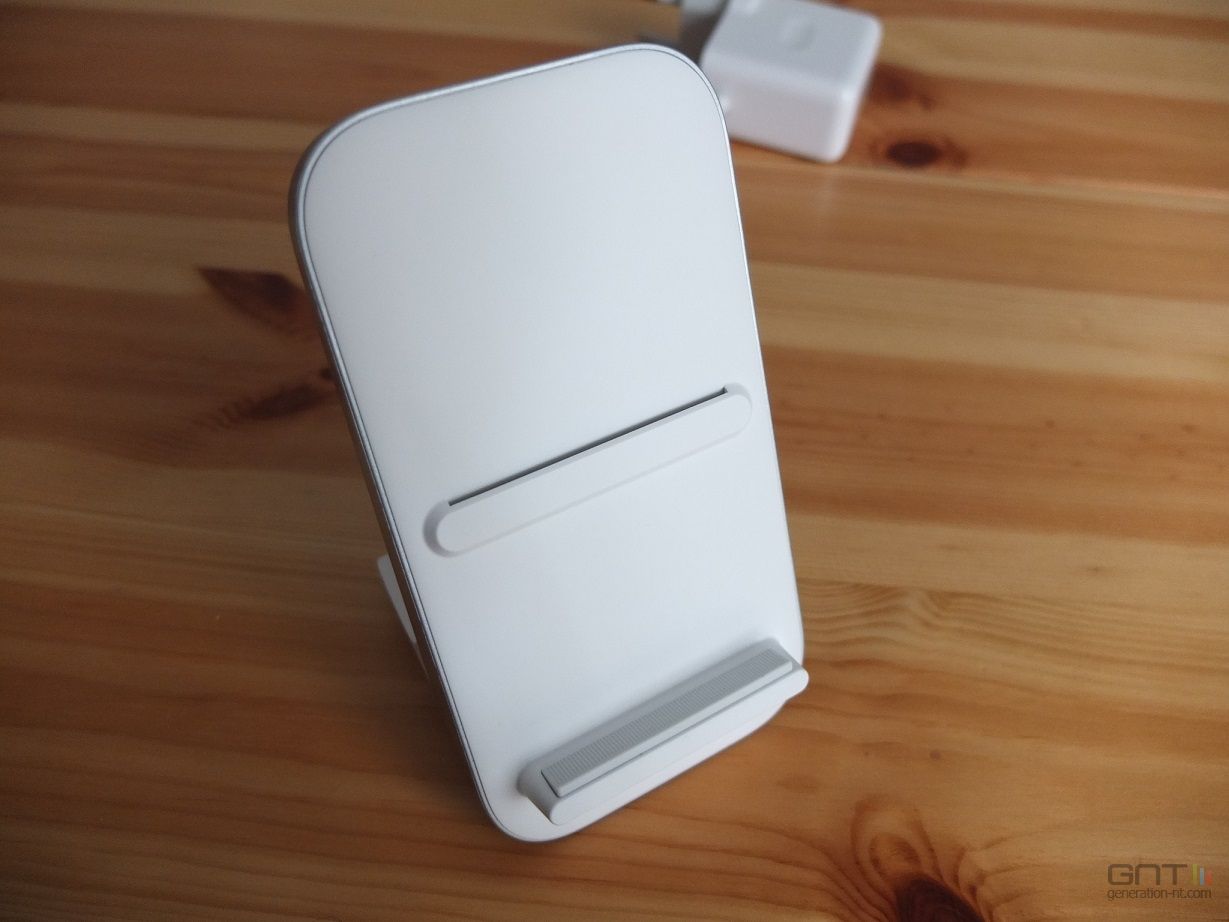 OnePlus 8 Pro chargeur sans fil 01