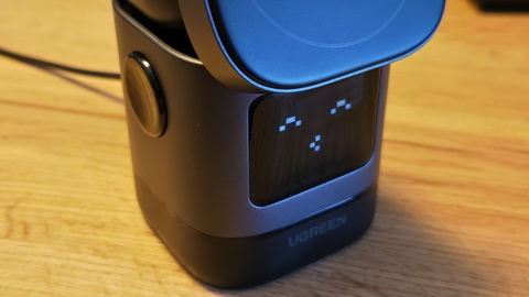UGREEN Ein drahtloses Ladegerät Qi2 iPhone 02