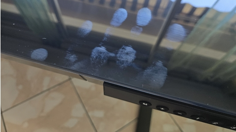 Fezibo Elita verfolgt den Finger