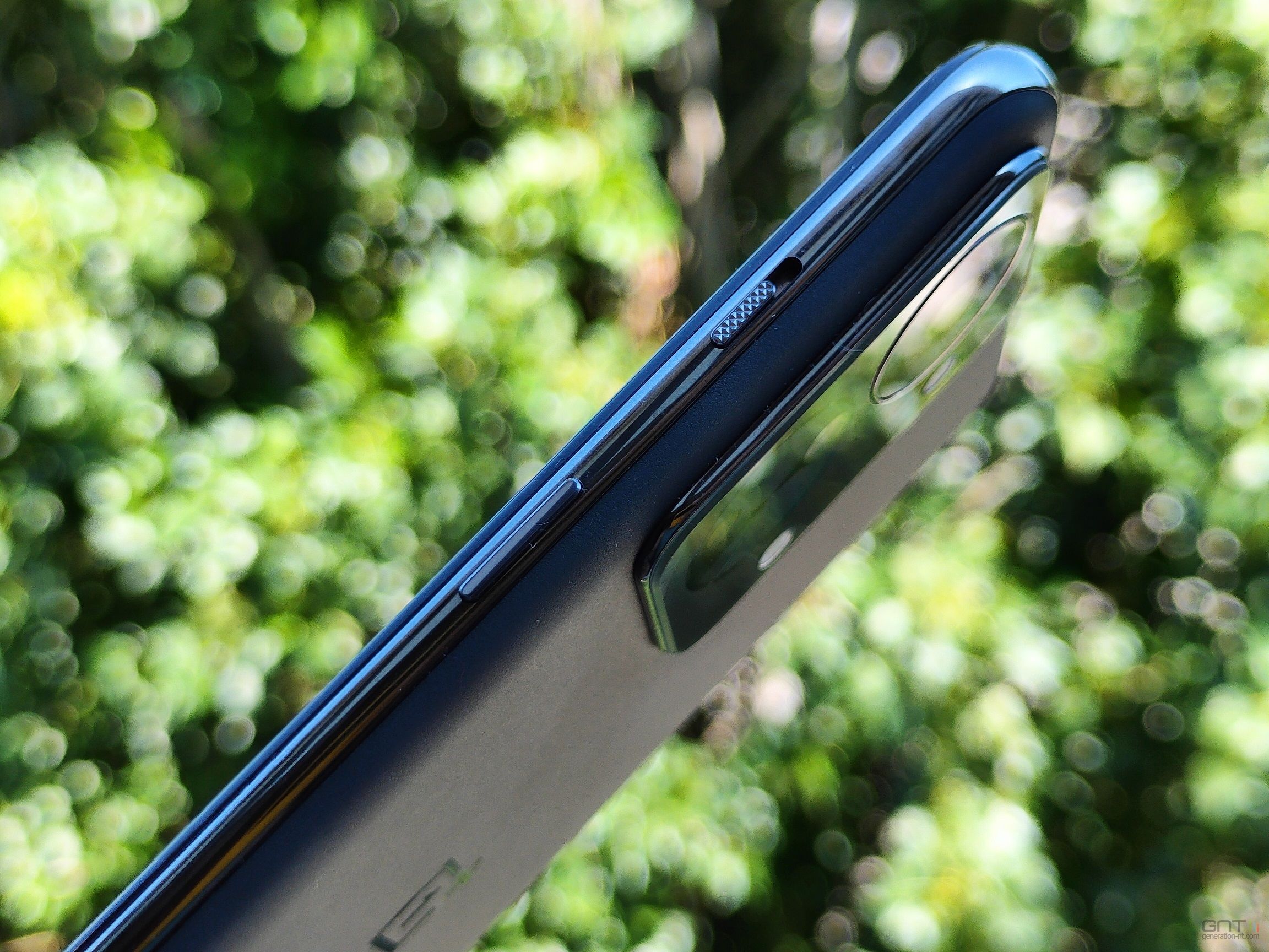 OnePlus Nord 2T slider