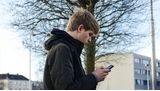 Le "tech-neck" : la nouvelle maladie des collégiens accros au smartphone