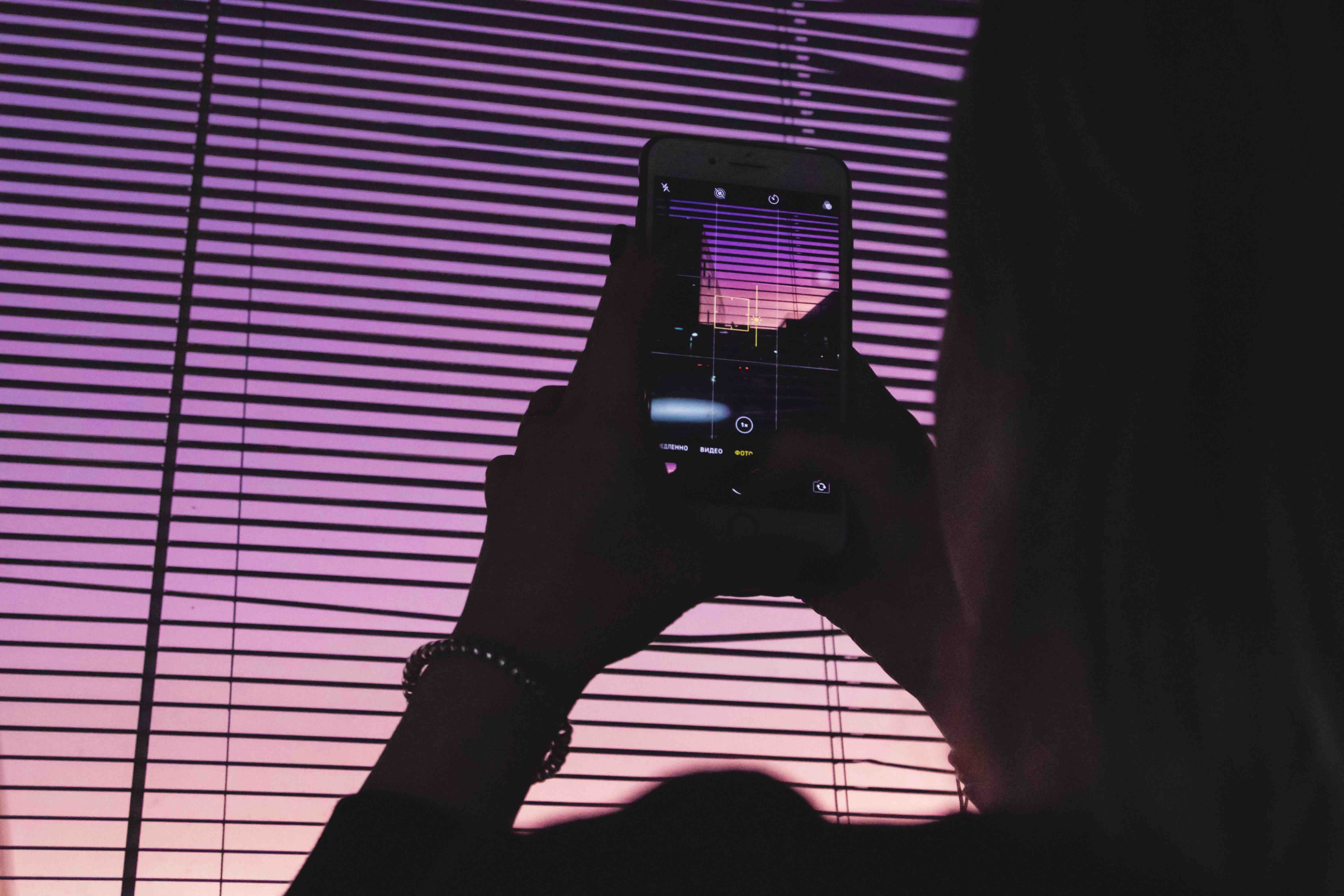ado smartphone.