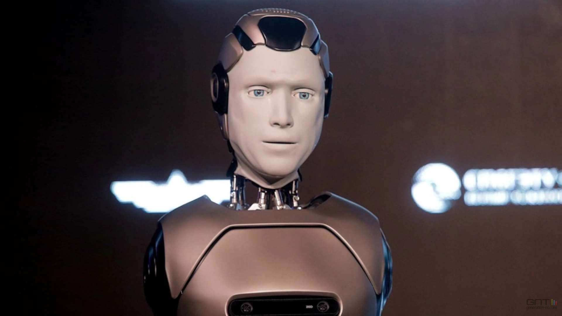 AIdol : le robot russe s'effondre en pleine présentation