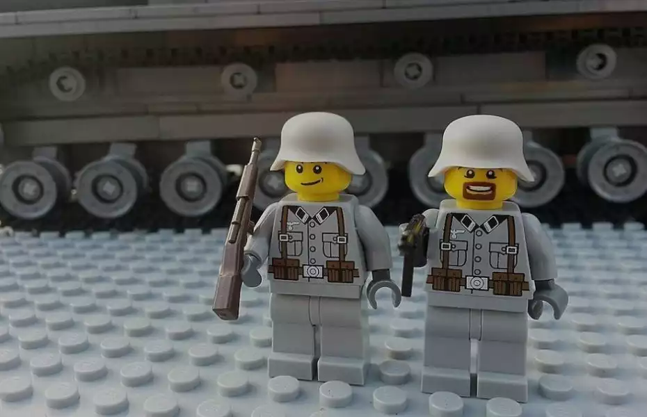 Quand  et  vendent de faux Lego de la Wehrmacht