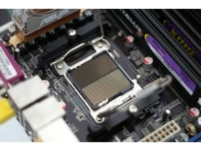 AMD Socket 1207 Quad FX (Small)