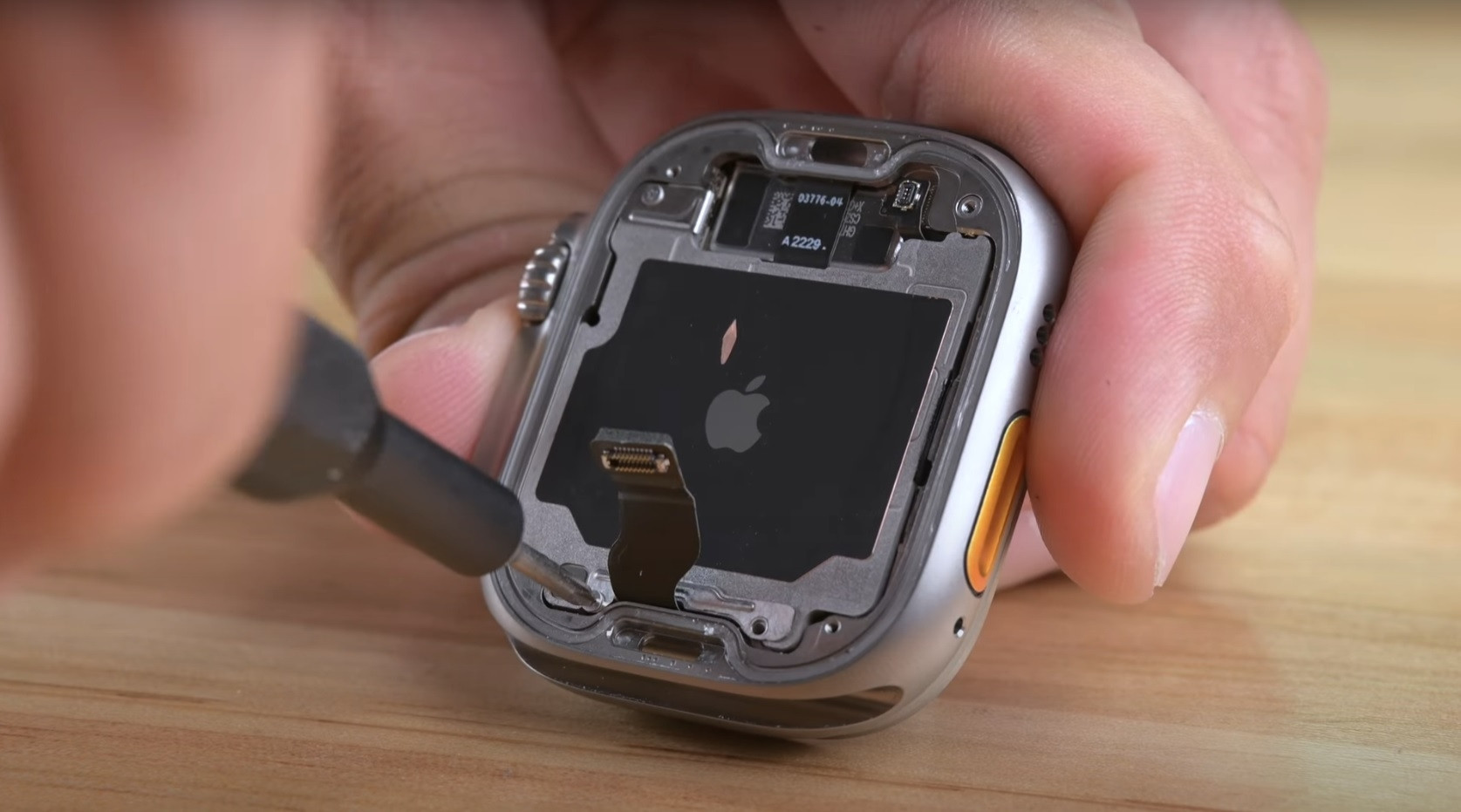 Apple Watch Ultra demontage iFixit