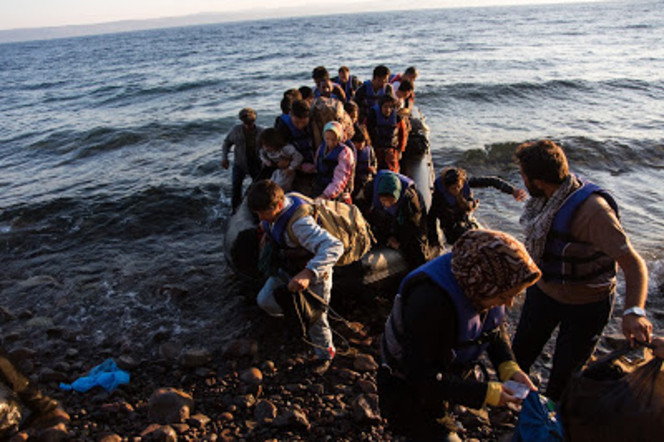 Arrivee-migrants-par-bateau-HCR
