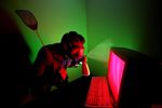 Article n° 103 - Comment utiliser toutes les fonctionnalités de Google - hacker à la cherche d'informations