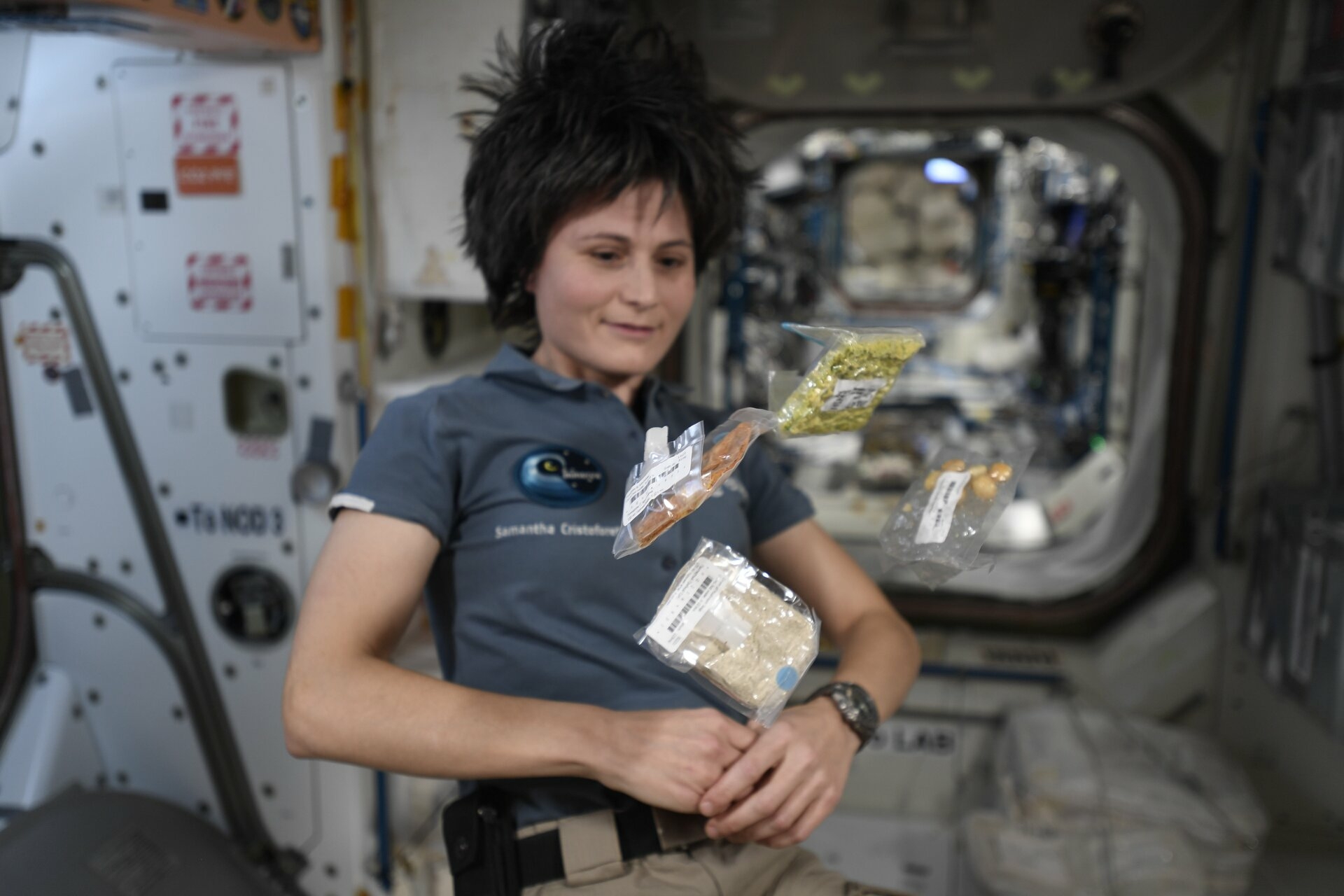 astronaute samantha cristoforetti alimentation insecte