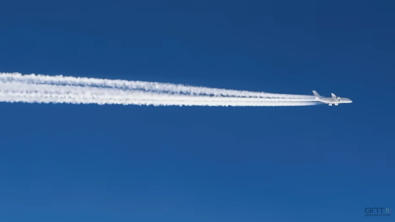 avion traine condensation 02