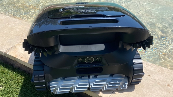 Test Beatbot AquaSense 2 Ultra : le robot piscine ultime 5 en 1 avec IA