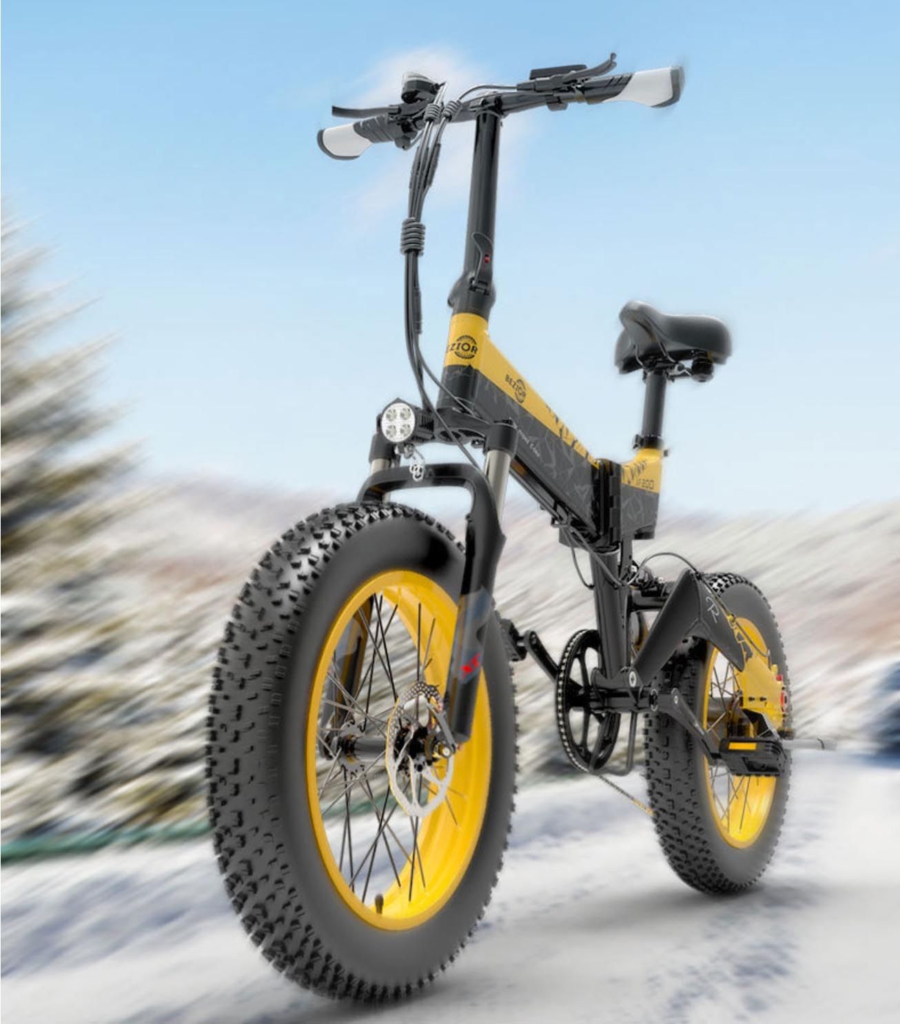 Trois vélos fat bike électriques et une trottinette électrique en forte promotion