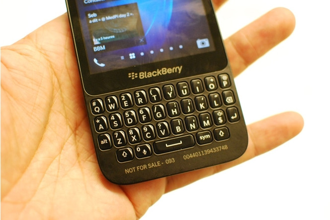 blackBerry Q5 03