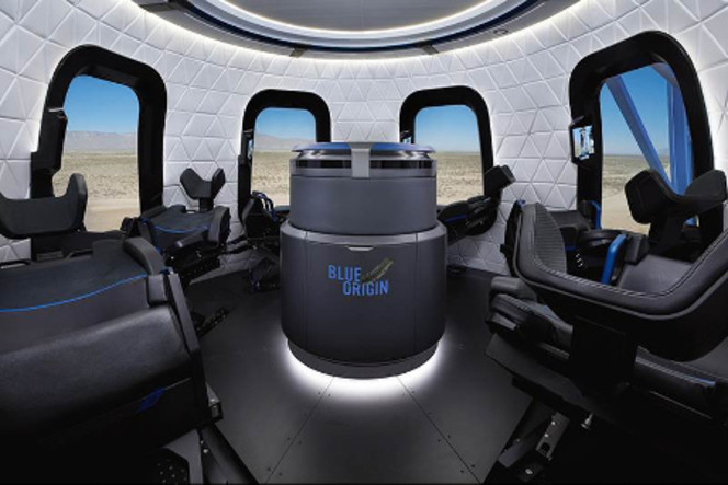 Blue-Origin-capsule-New-Shepard-interieur-logo